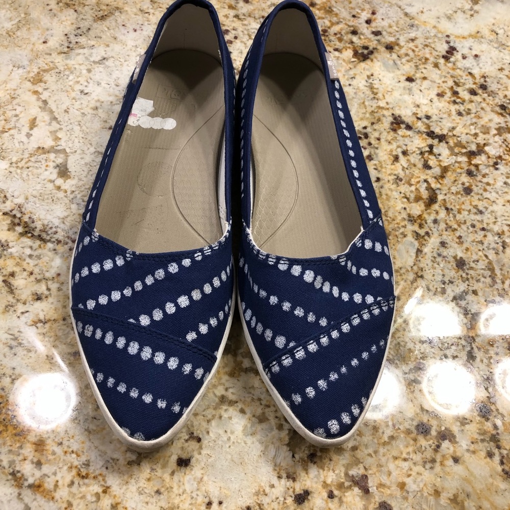 Sanuk pointed flats 9